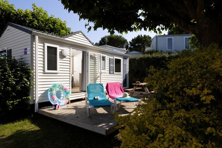 Mobil-home Marinela : 2 chambres - 4 personnes - terrasse podium